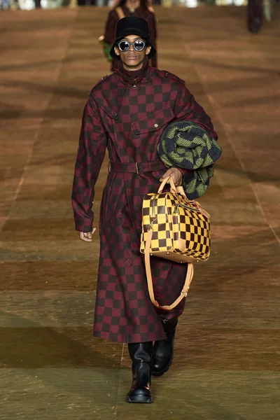 Look 25